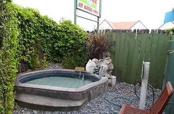 רוטורואה Utuhina Hot Springs Lodge 0*,  ניו זילנד